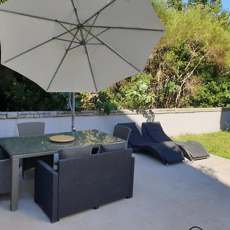 Garden & Pool Bbq Spacious By Rt Kamenjak Apartment *